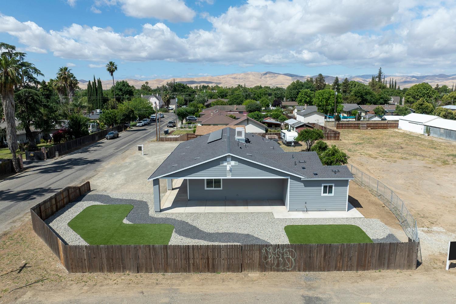 720 N 2nd St, Patterson, CA 95363