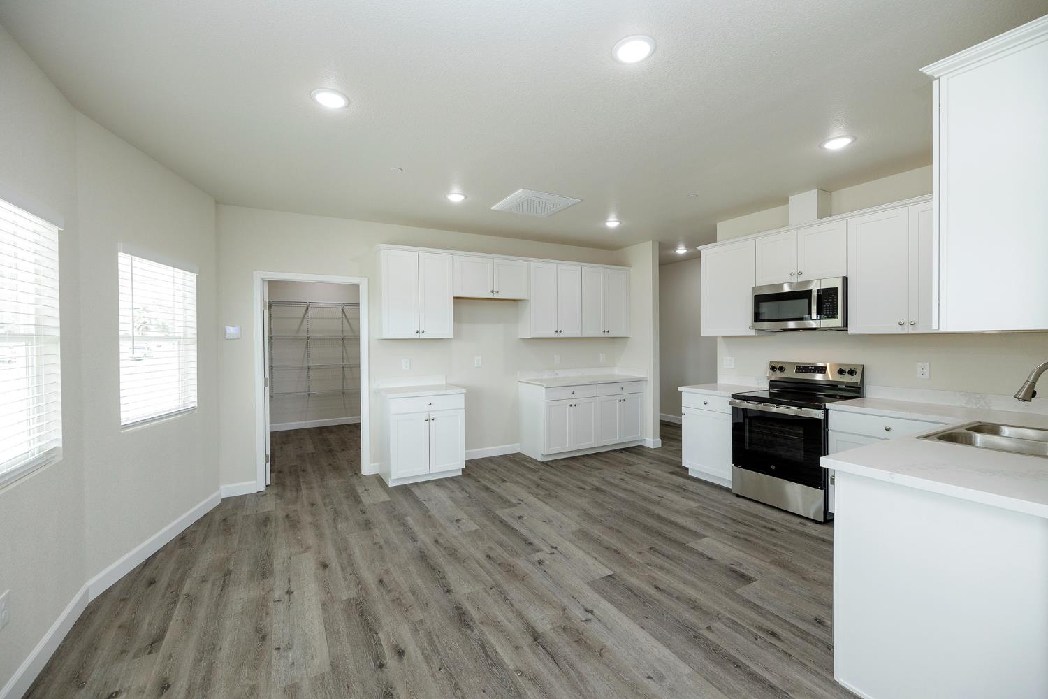 720 N 2nd St, Patterson, CA 95363