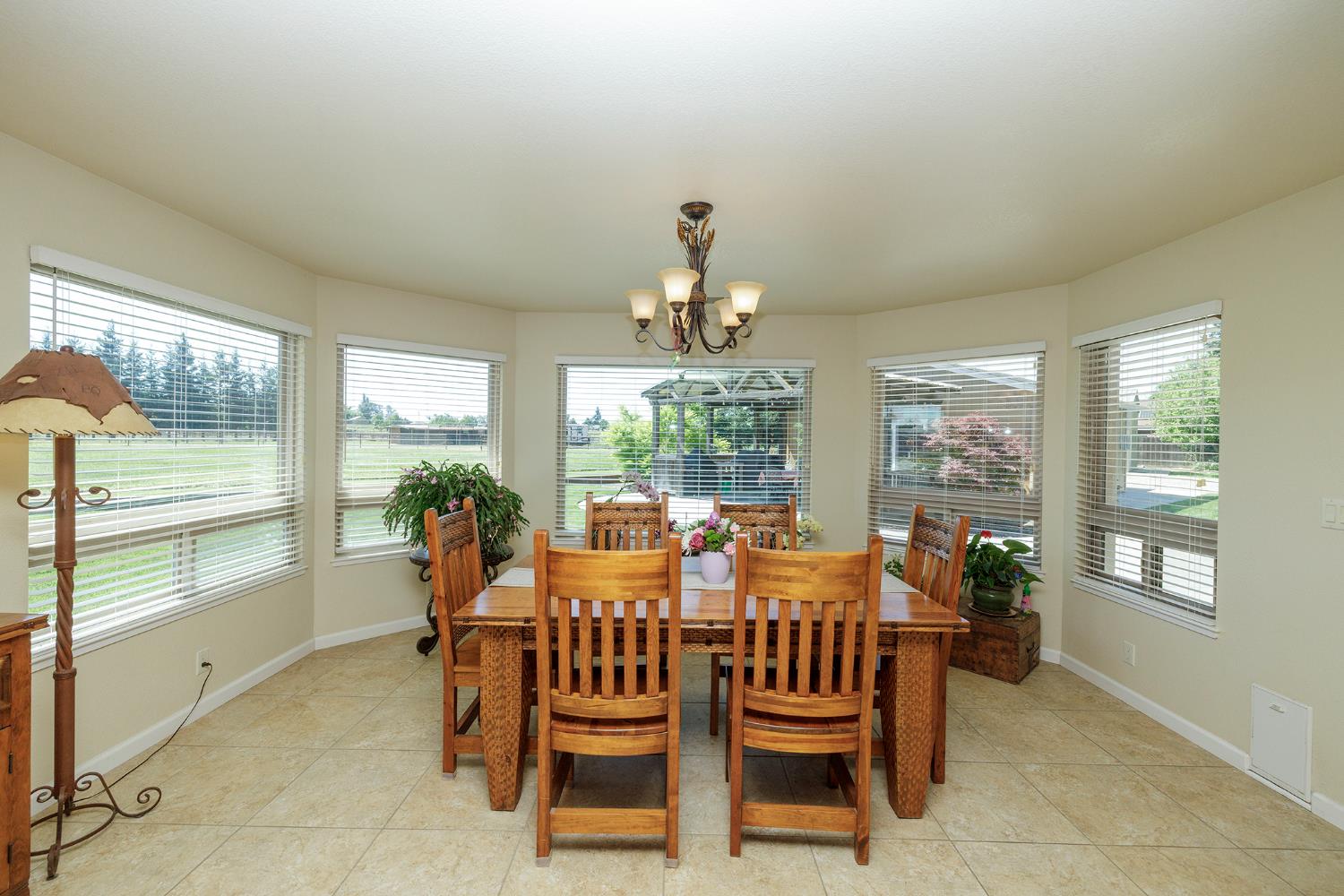 7167 Eleanor Rd, Oakdale, CA 95361