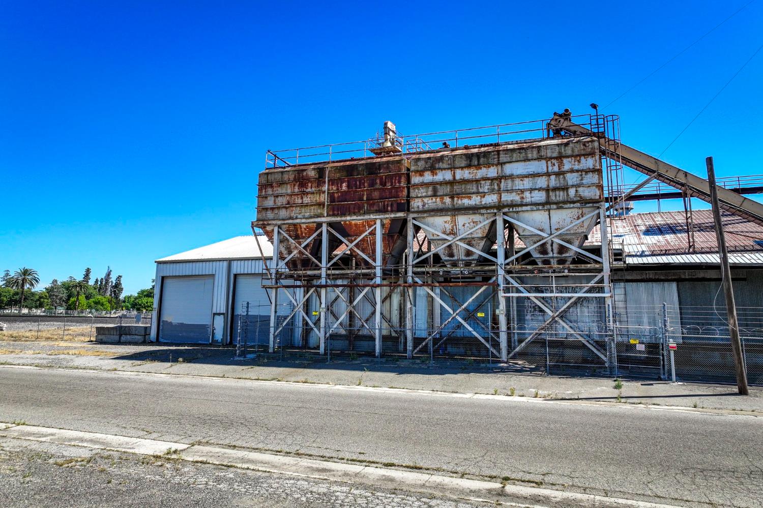 40 Market St, Planada, CA 95365