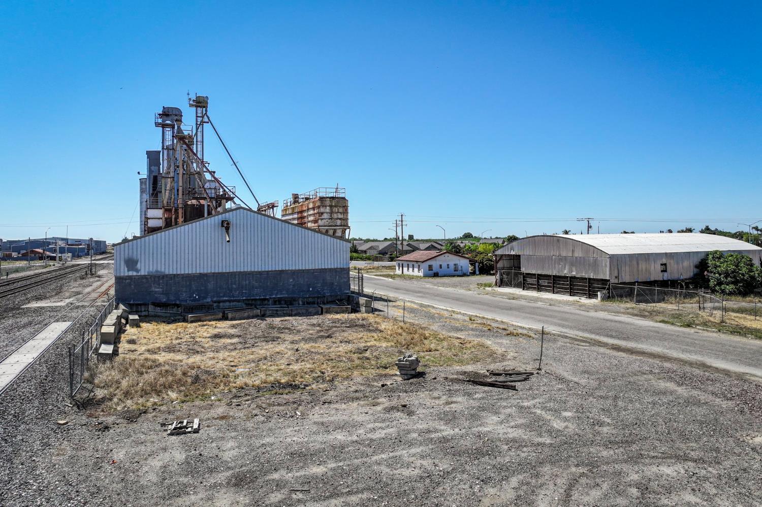 40 Market St, Planada, CA 95365