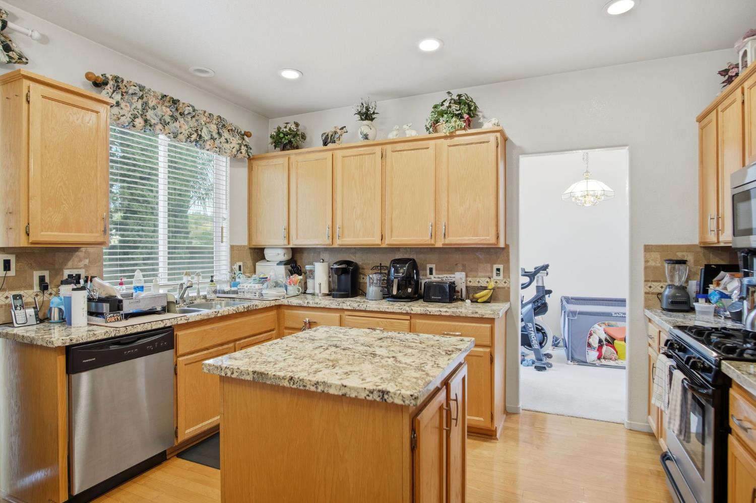 1838 N Rail St, Manteca, CA 95337