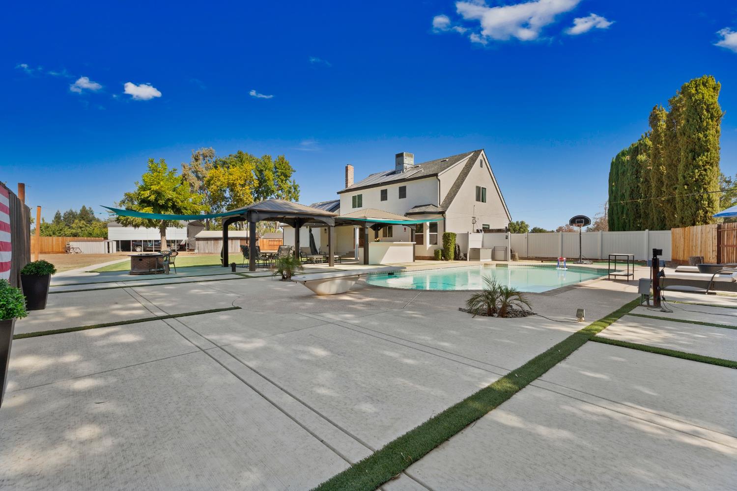 2039 Cambridge Dr, Atwater, CA 95301