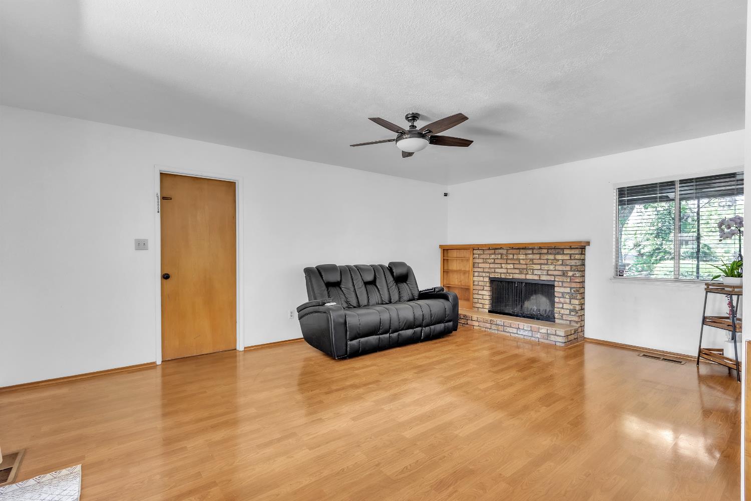 1608 Kruger Dr, Modesto, CA 95355