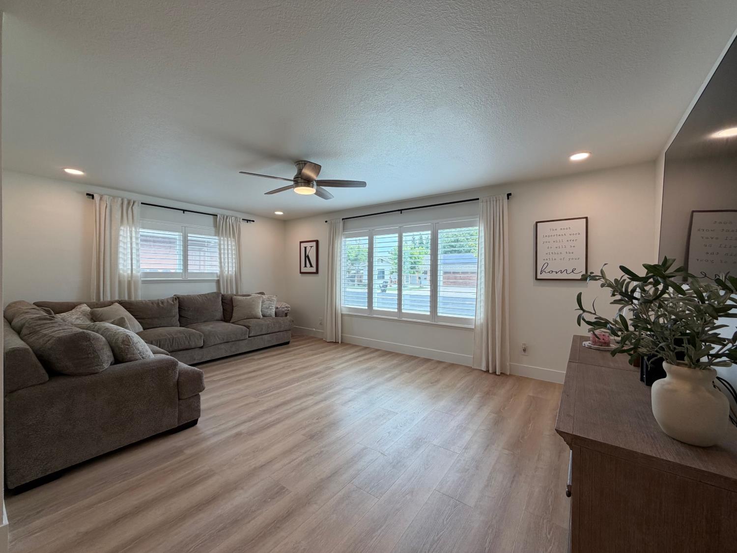 1795 Mulberry Way, Hughson, CA 95326