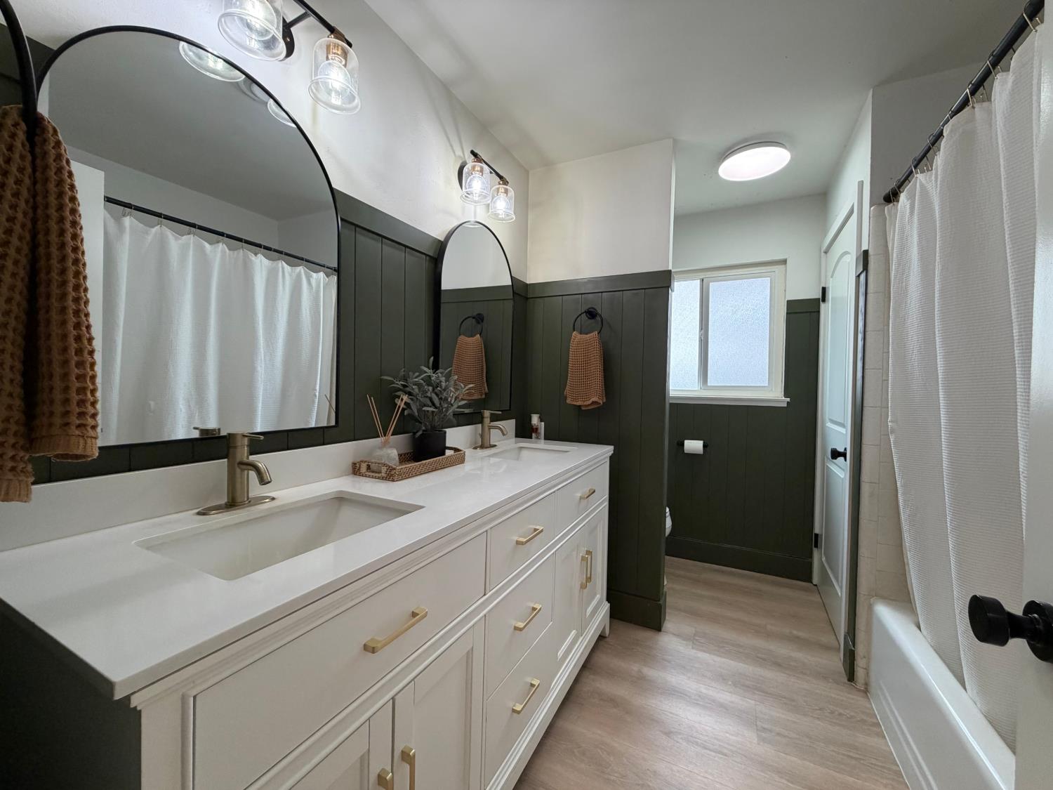 1795 Mulberry Way, Hughson, CA 95326
