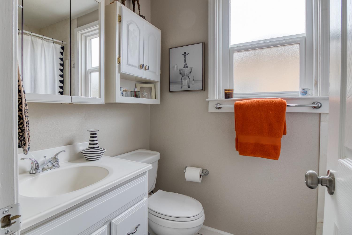 1042 R St, Newman, CA 95360