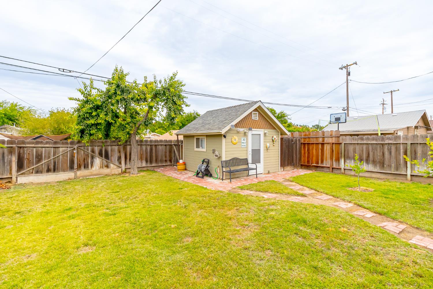 1042 R St, Newman, CA 95360