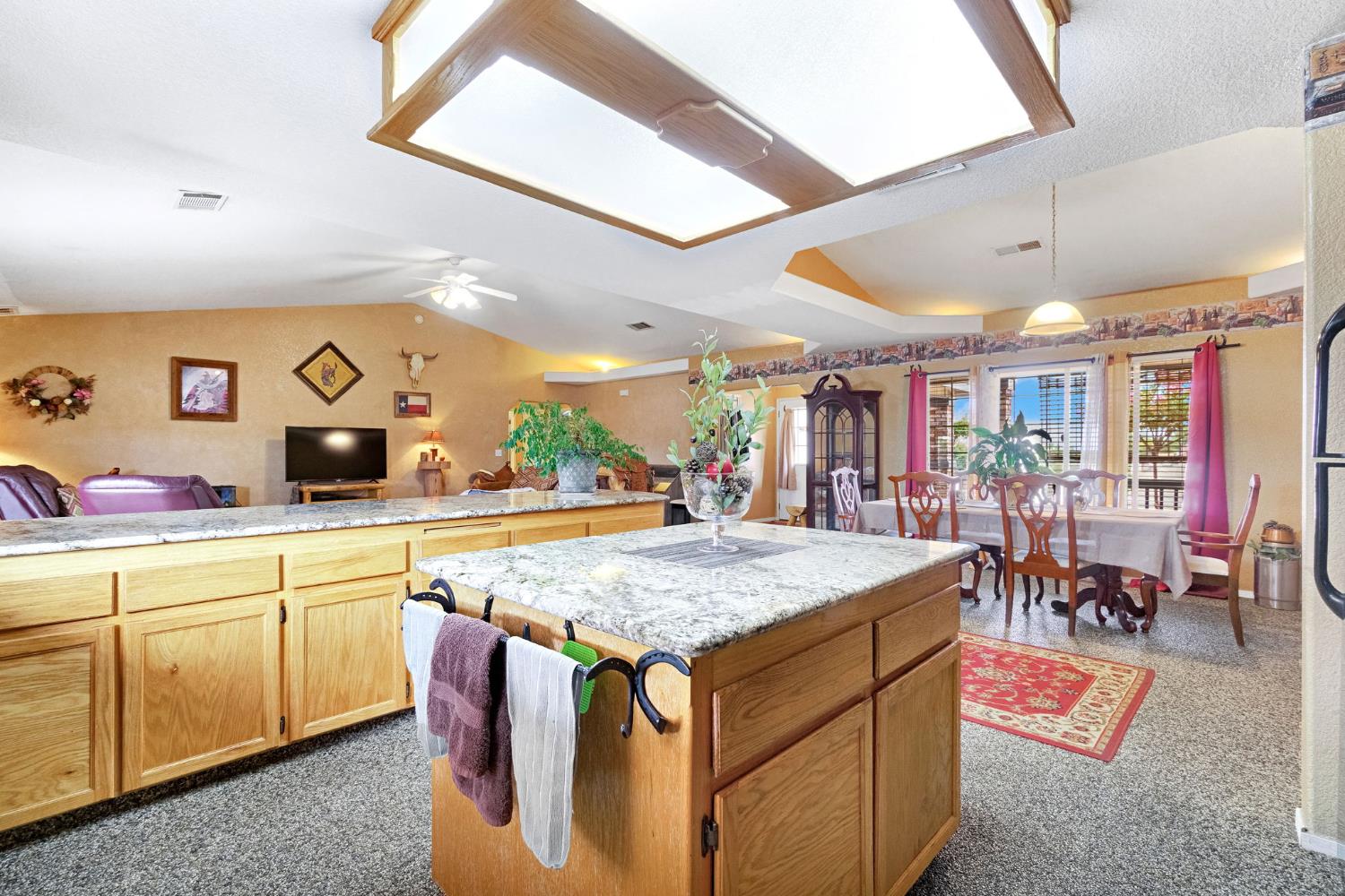 20689 Olympia Rd, Madera, CA 93638