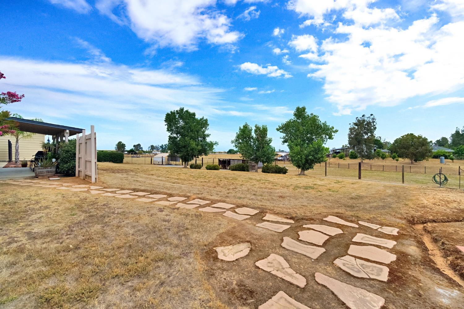 20689 Olympia Rd, Madera, CA 93638
