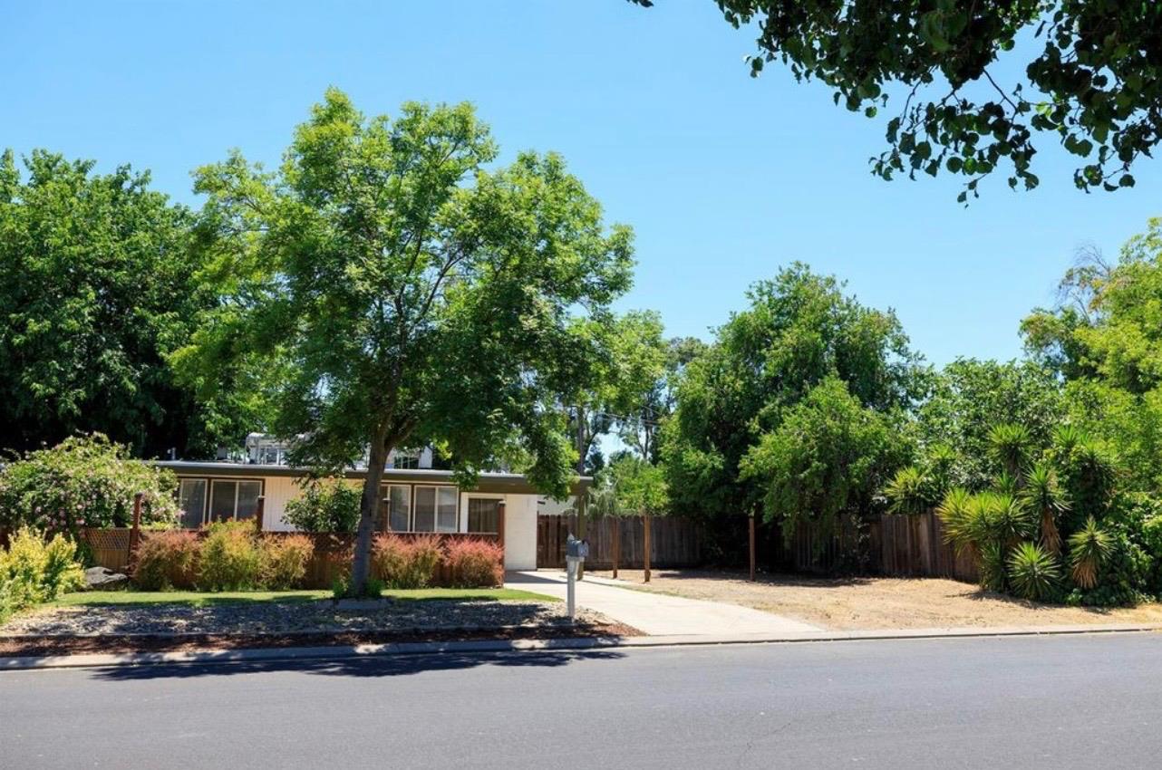 2126 Ellis St, Modesto, CA 95354