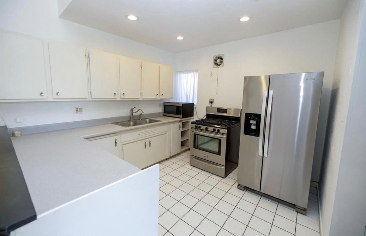 2126 Ellis St, Modesto, CA 95354