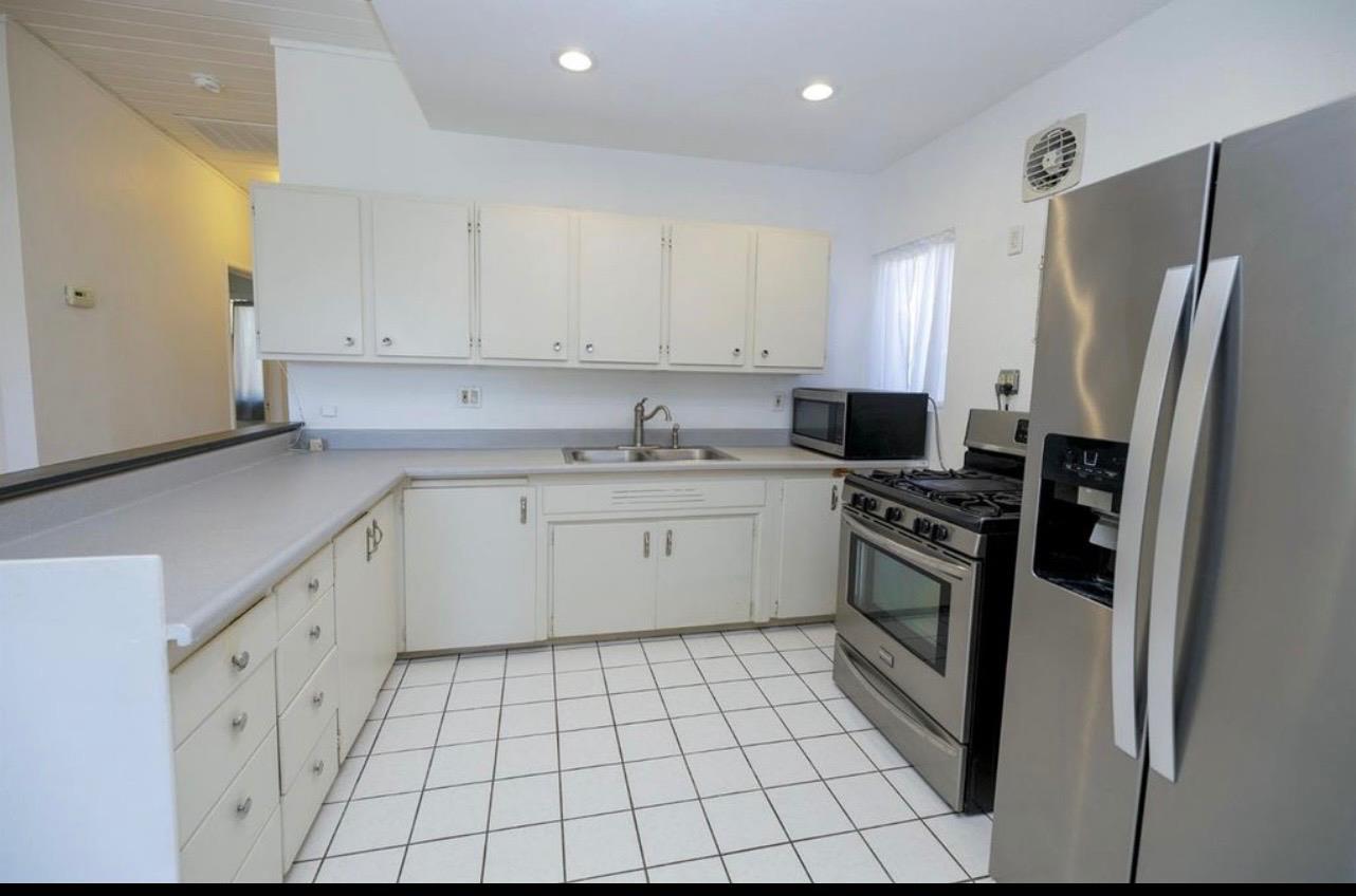 2126 Ellis St, Modesto, CA 95354