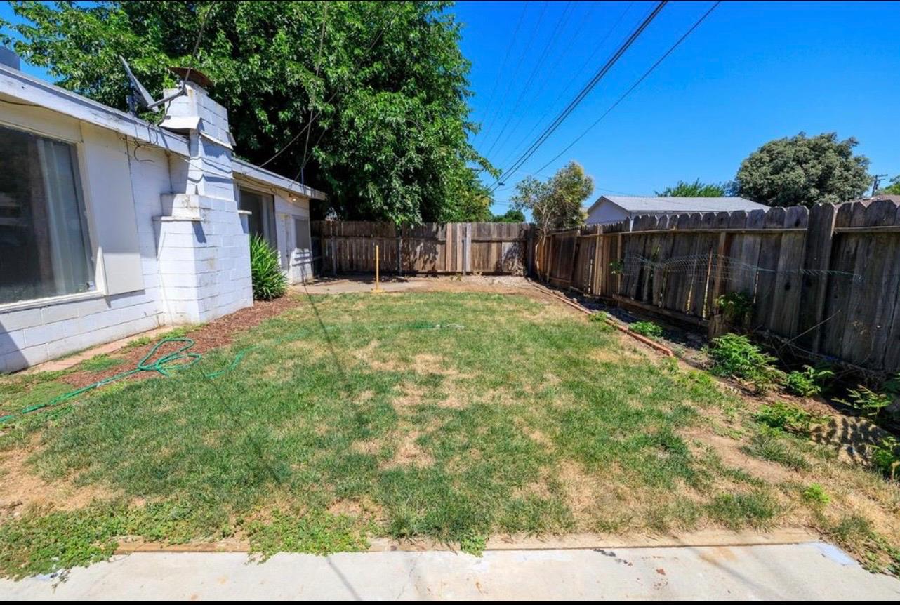 2126 Ellis St, Modesto, CA 95354