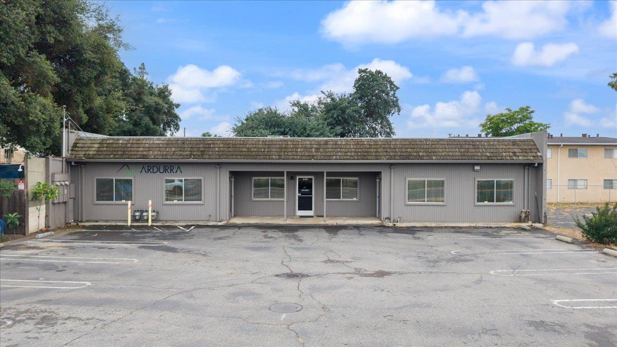 440 S Yosemite Ave, Oakdale, CA 95361
