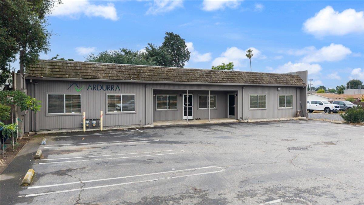 440 S Yosemite Ave, Oakdale, CA 95361