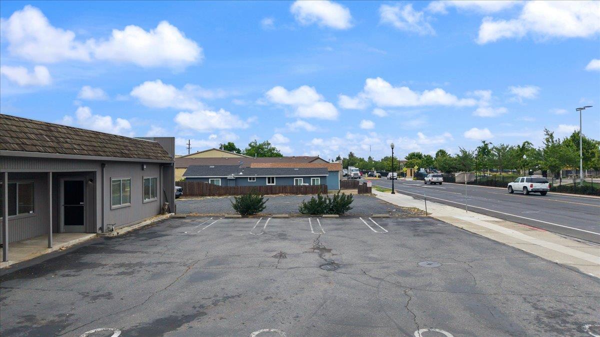 440 S Yosemite Ave, Oakdale, CA 95361