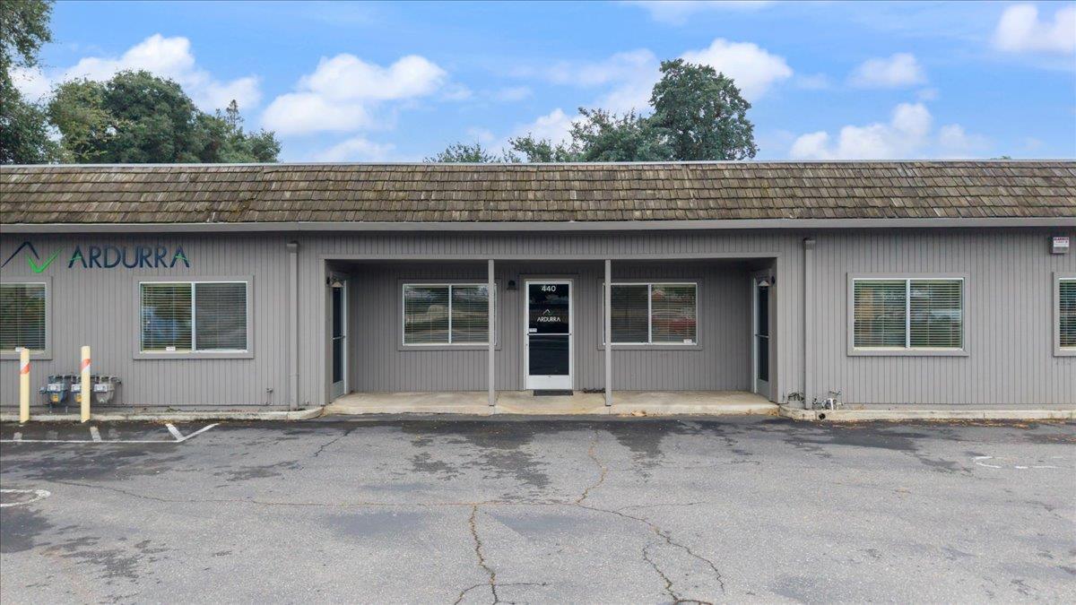 440 S Yosemite Ave, Oakdale, CA 95361