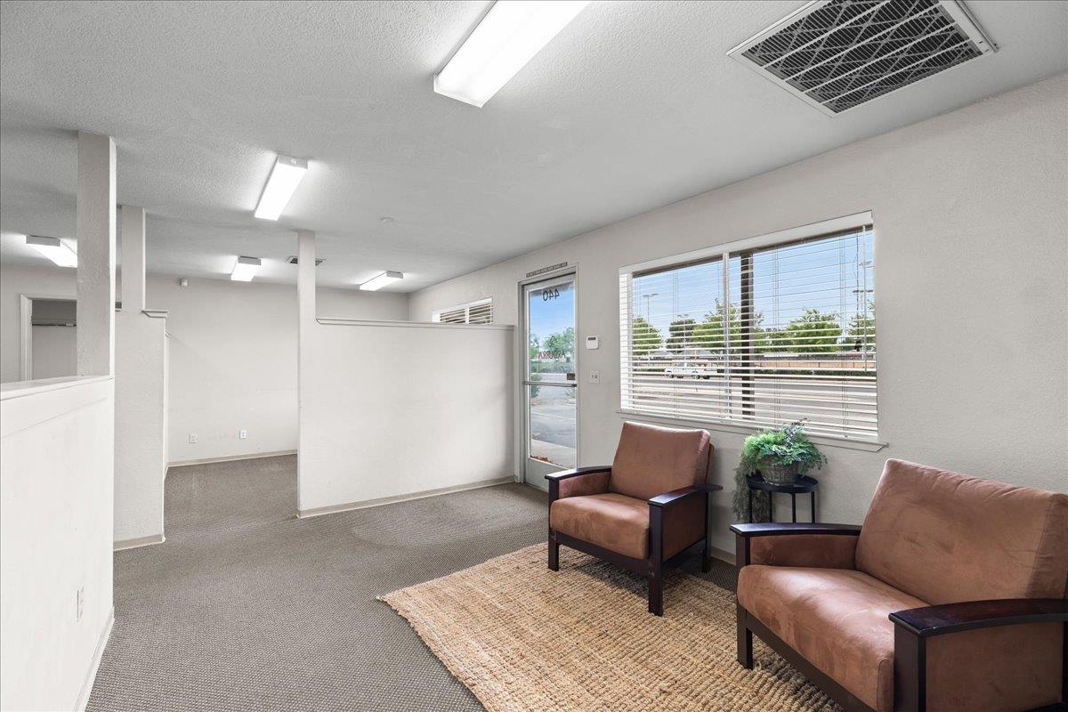 440 S Yosemite Ave, Oakdale, CA 95361