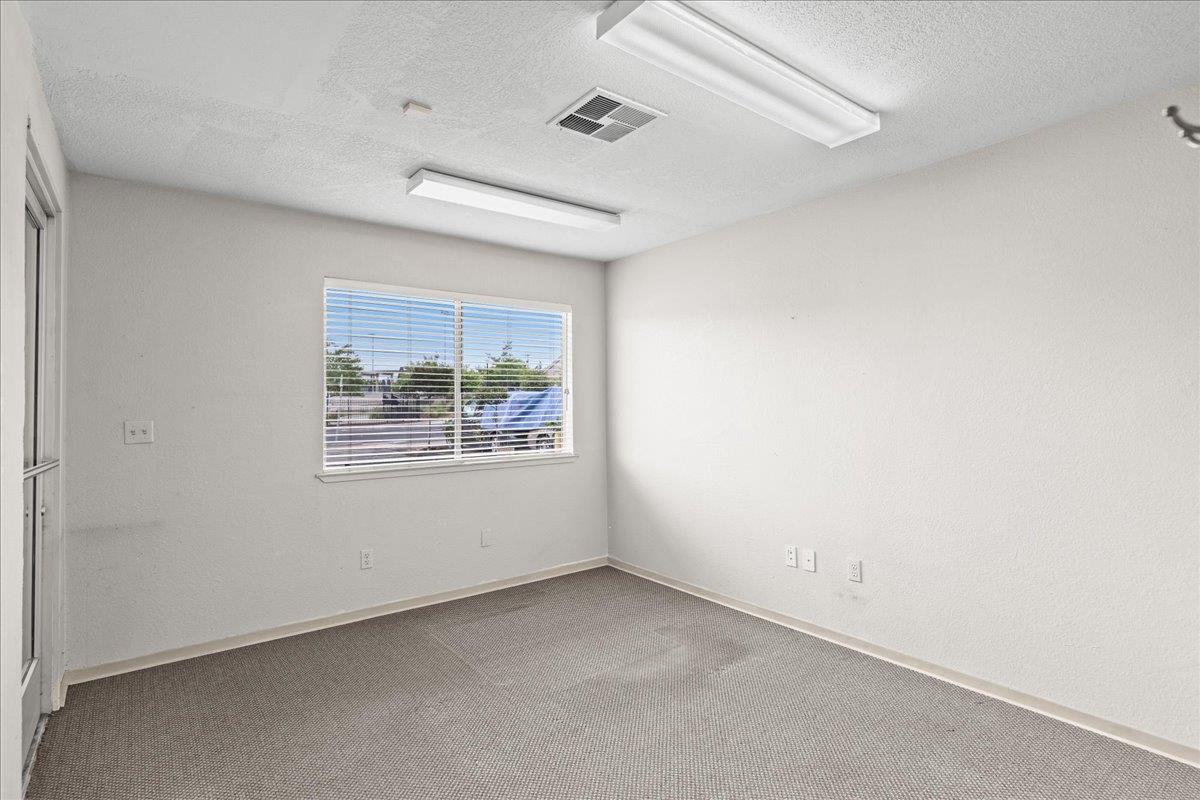 440 S Yosemite Ave, Oakdale, CA 95361