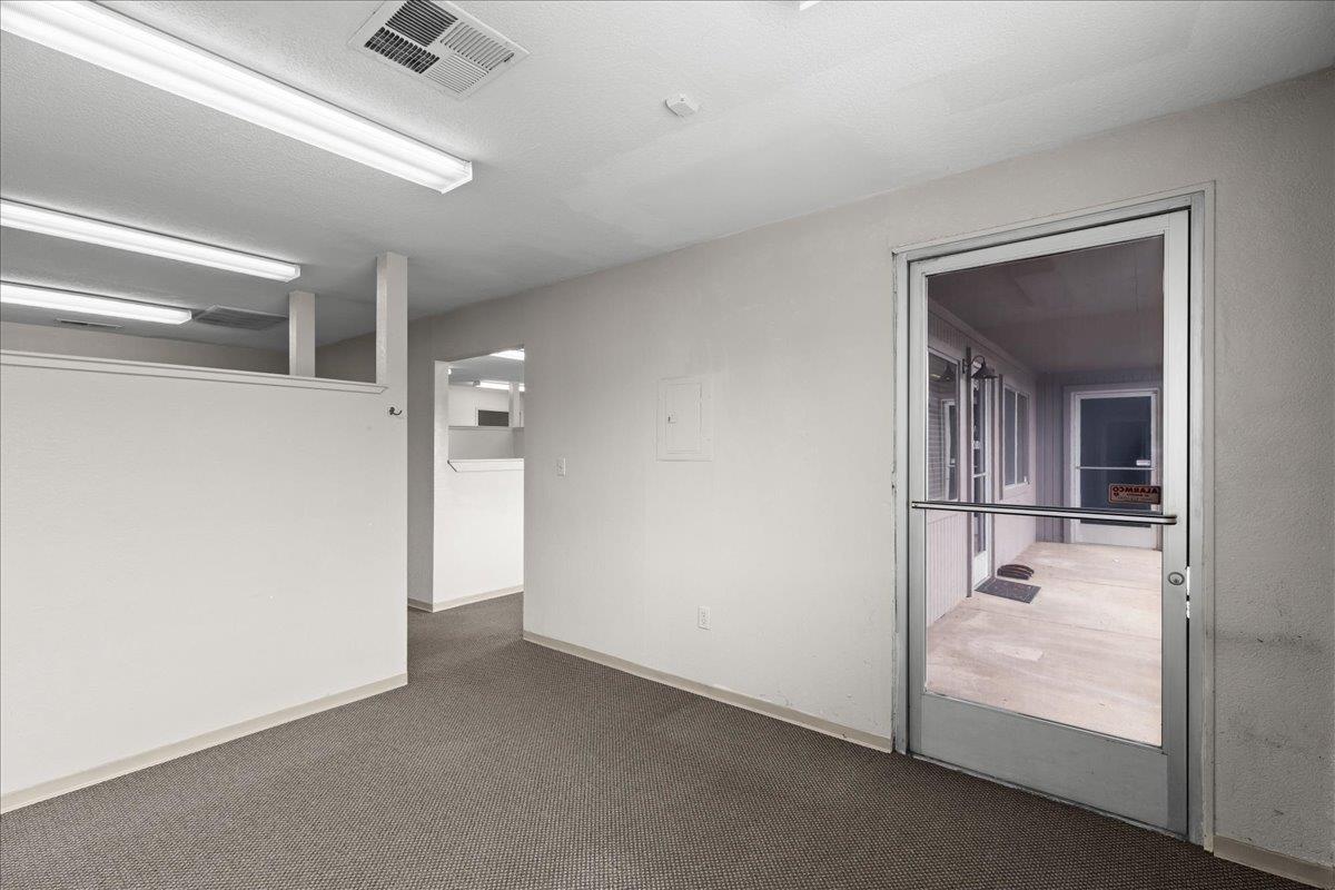 440 S Yosemite Ave, Oakdale, CA 95361