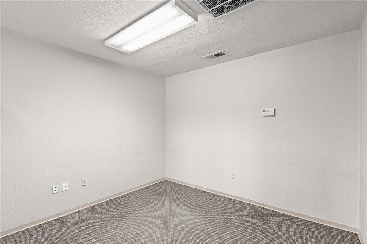 440 S Yosemite Ave, Oakdale, CA 95361
