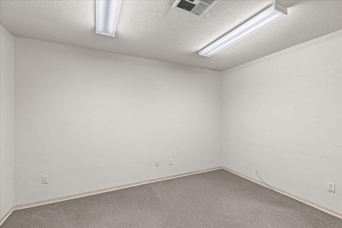 440 S Yosemite Ave, Oakdale, CA 95361