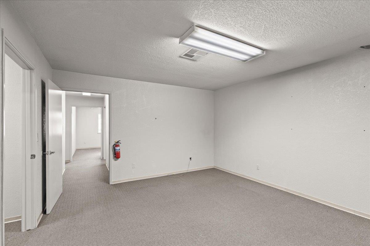 440 S Yosemite Ave, Oakdale, CA 95361