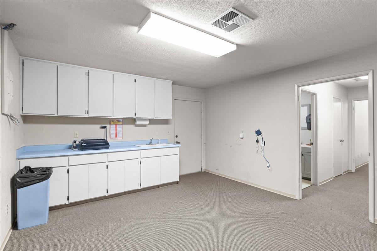 440 S Yosemite Ave, Oakdale, CA 95361