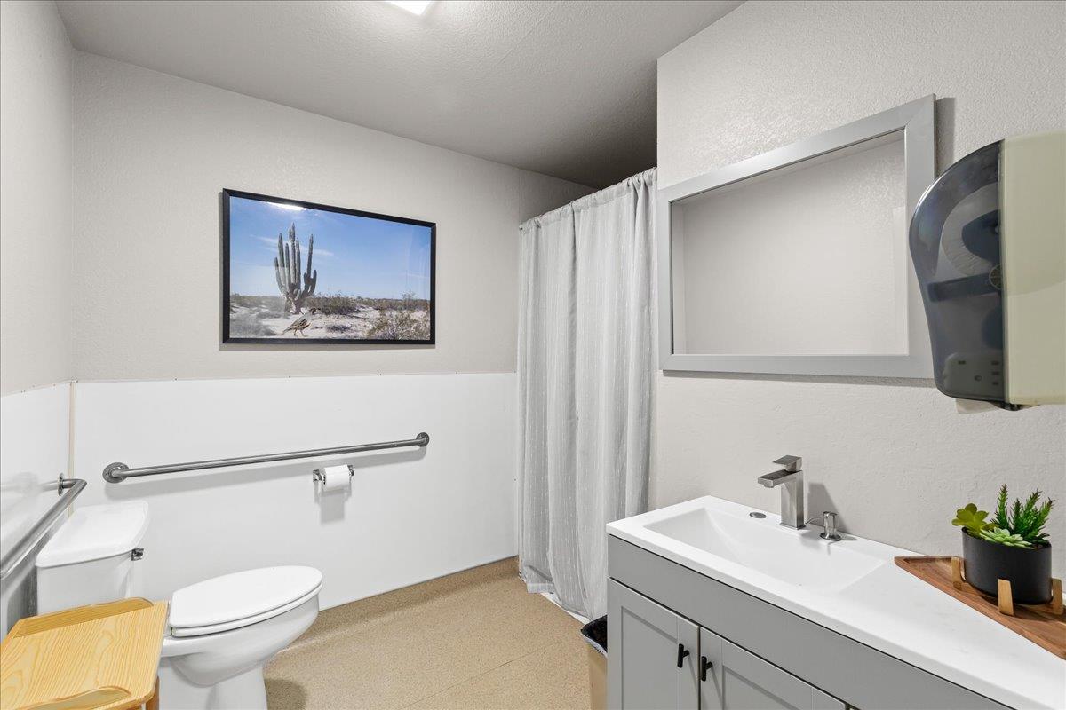 440 S Yosemite Ave, Oakdale, CA 95361