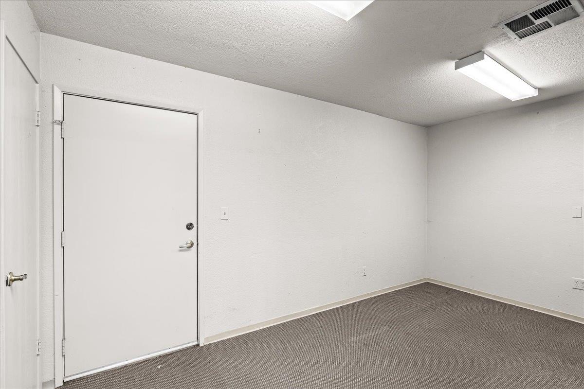 440 S Yosemite Ave, Oakdale, CA 95361