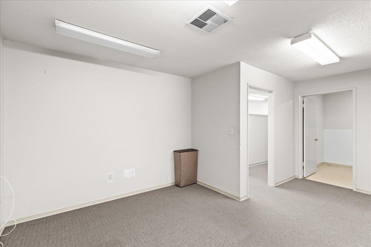 440 S Yosemite Ave, Oakdale, CA 95361