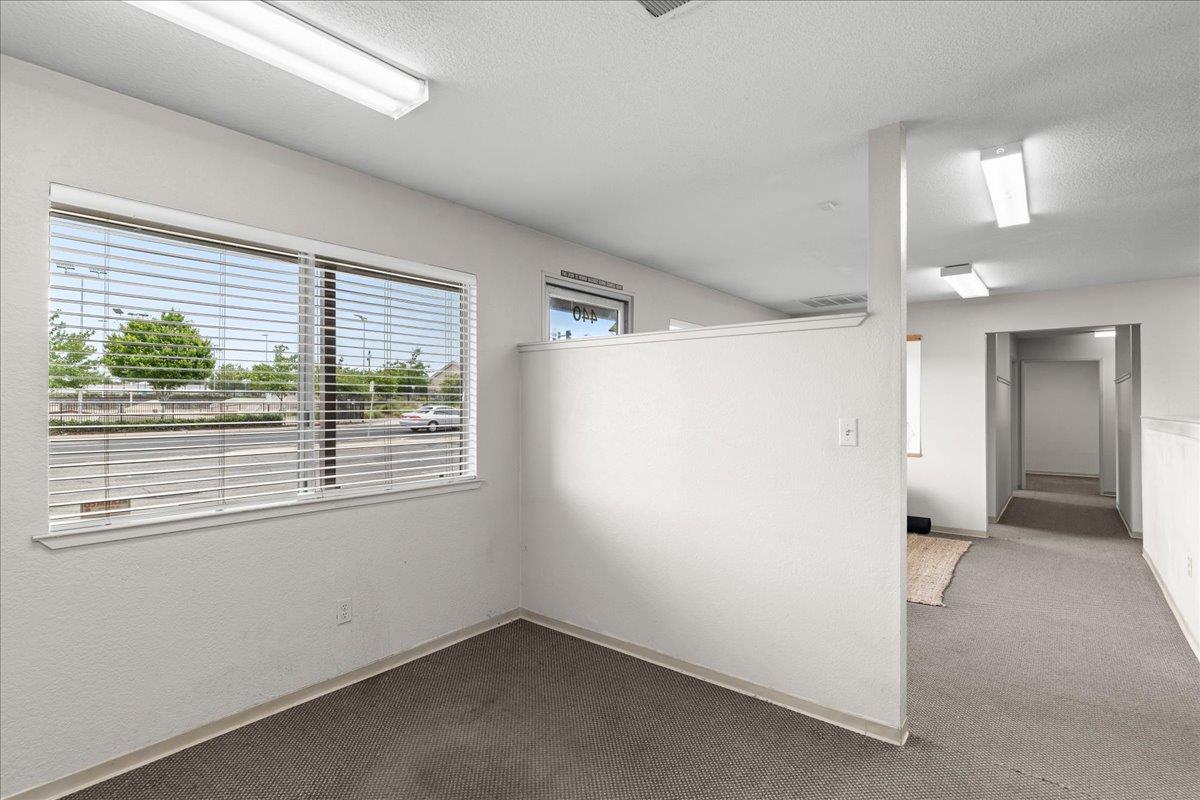 440 S Yosemite Ave, Oakdale, CA 95361