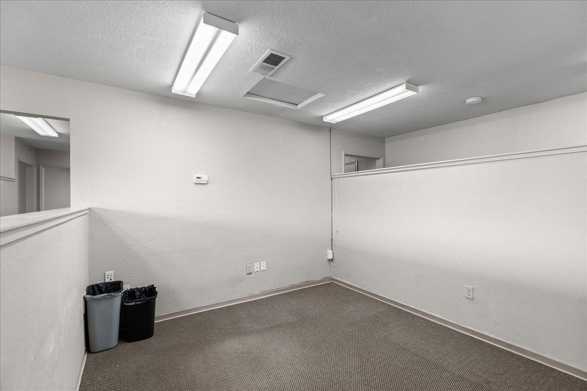 440 S Yosemite Ave, Oakdale, CA 95361