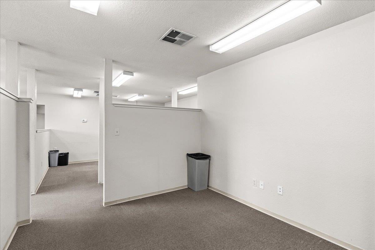 440 S Yosemite Ave, Oakdale, CA 95361