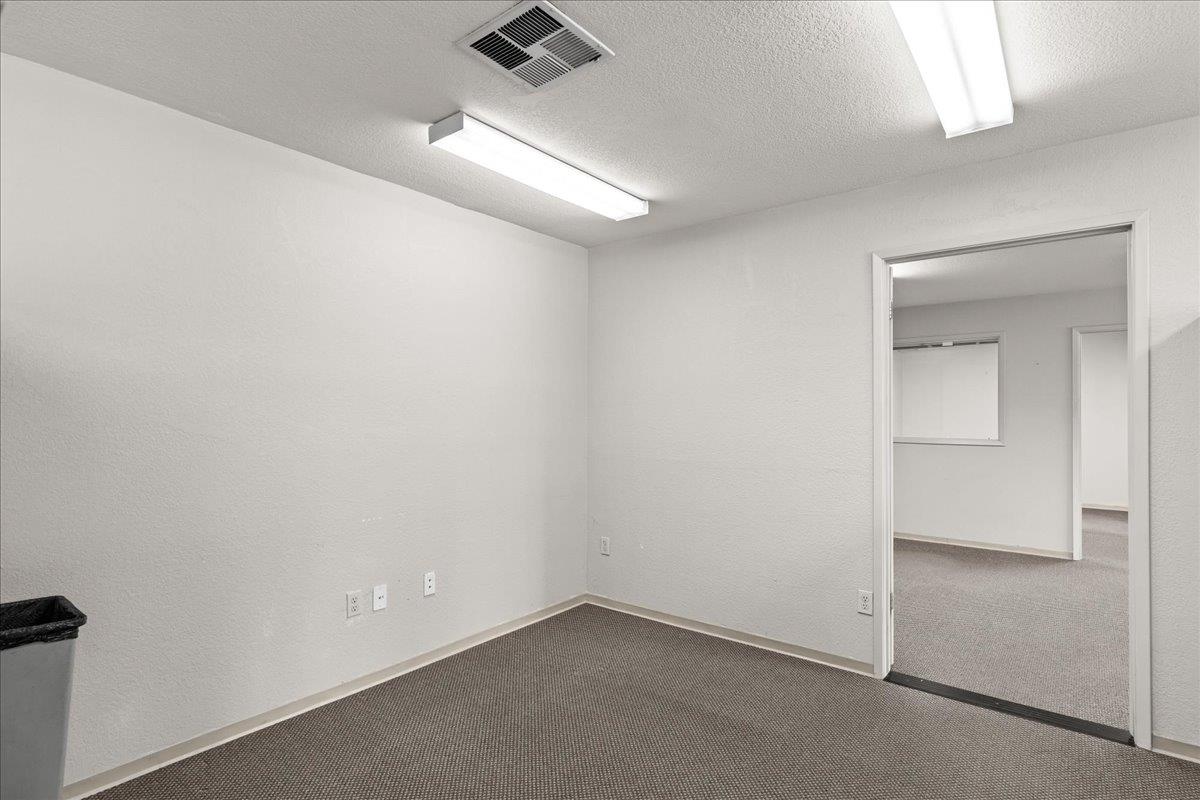 440 S Yosemite Ave, Oakdale, CA 95361