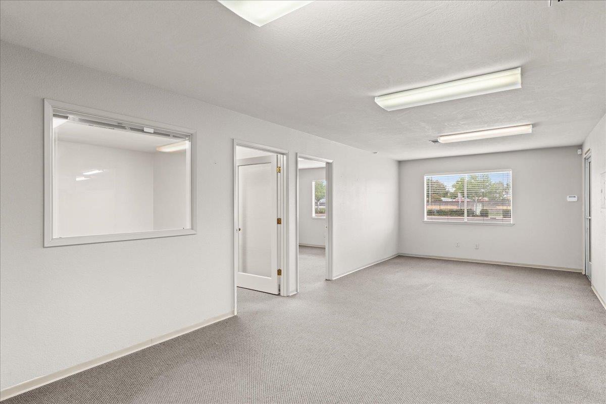 440 S Yosemite Ave, Oakdale, CA 95361