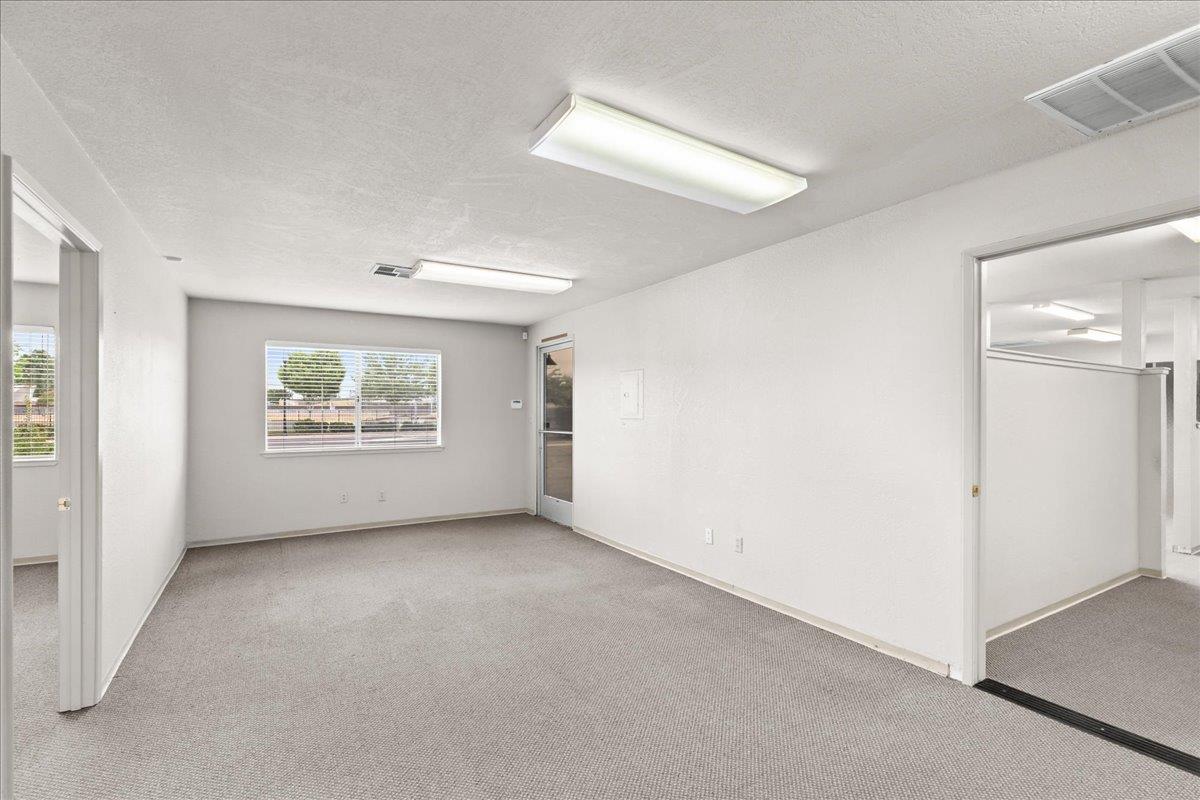 440 S Yosemite Ave, Oakdale, CA 95361