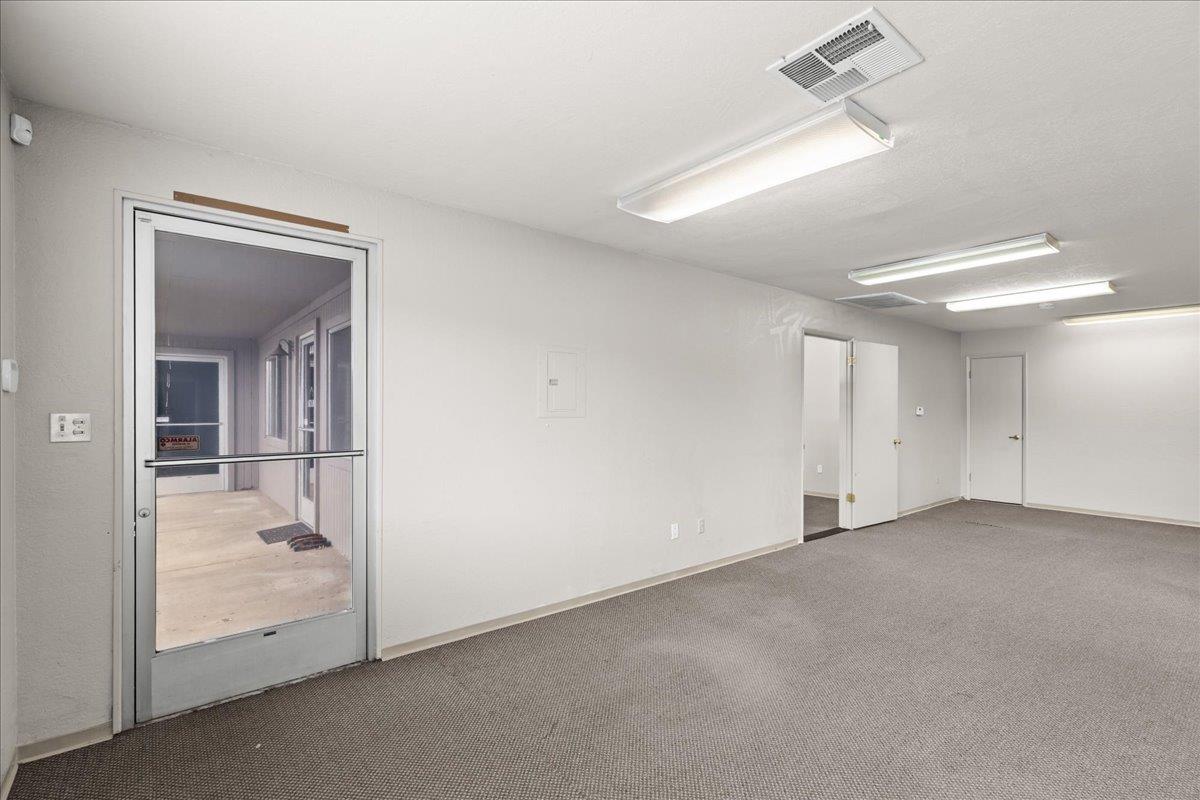 440 S Yosemite Ave, Oakdale, CA 95361