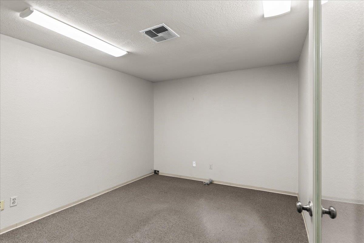 440 S Yosemite Ave, Oakdale, CA 95361