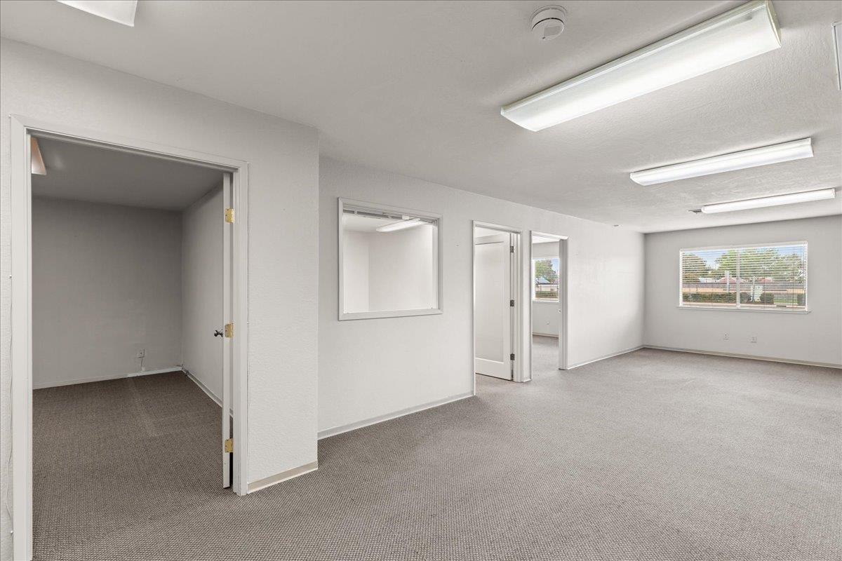 440 S Yosemite Ave, Oakdale, CA 95361