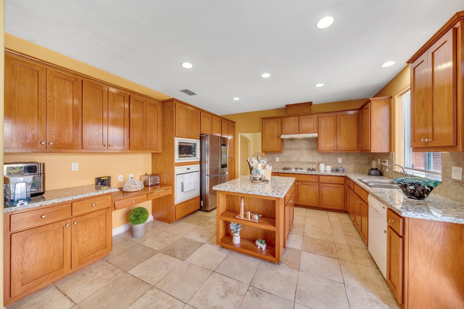 3779 Wild Oak Dr, Ceres, CA 95307