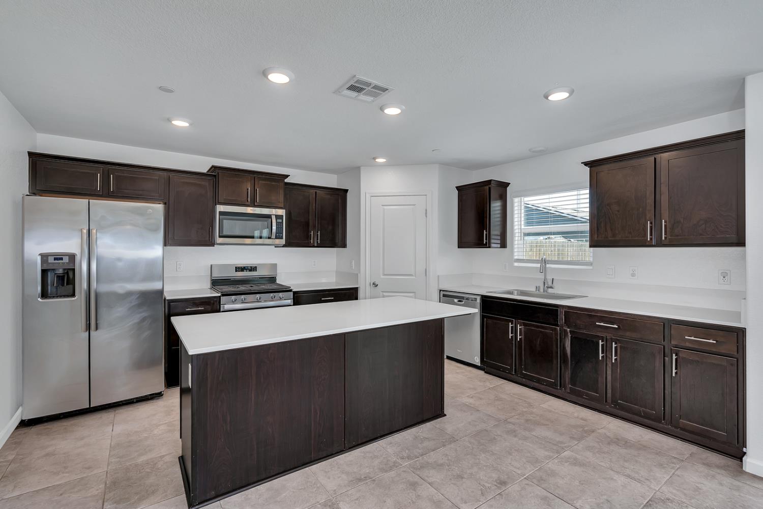 324 Shafer Trail Ct, Merced, CA 95341