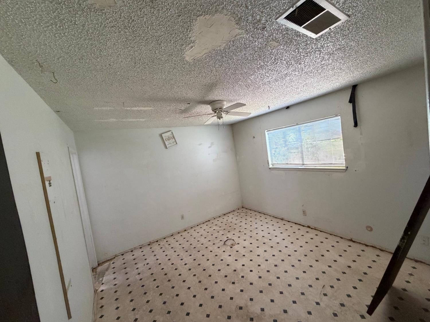2141 Balboa Ave, Merced, CA 95348