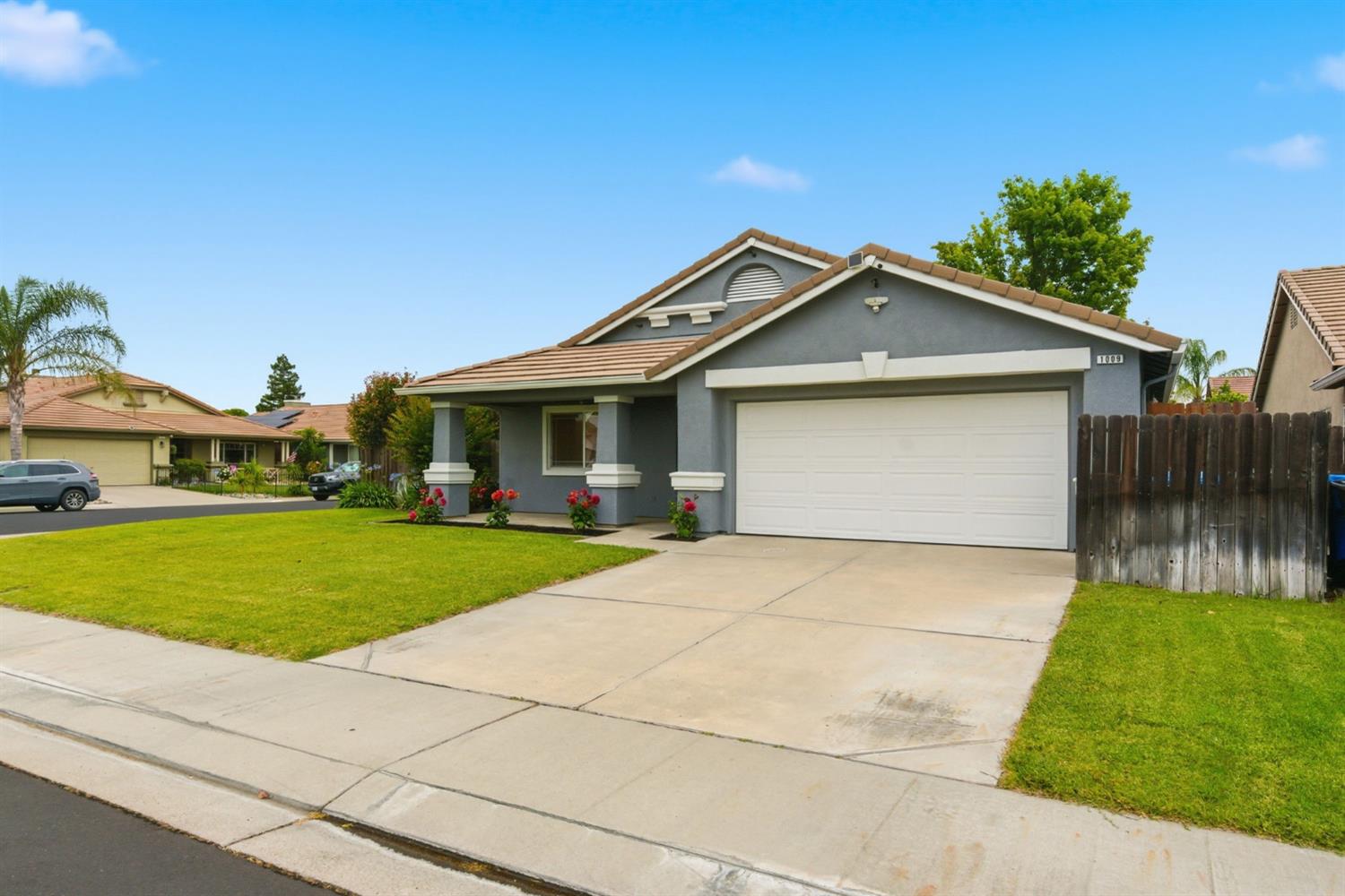 1009 Lambdin St, Manteca, CA 95336
