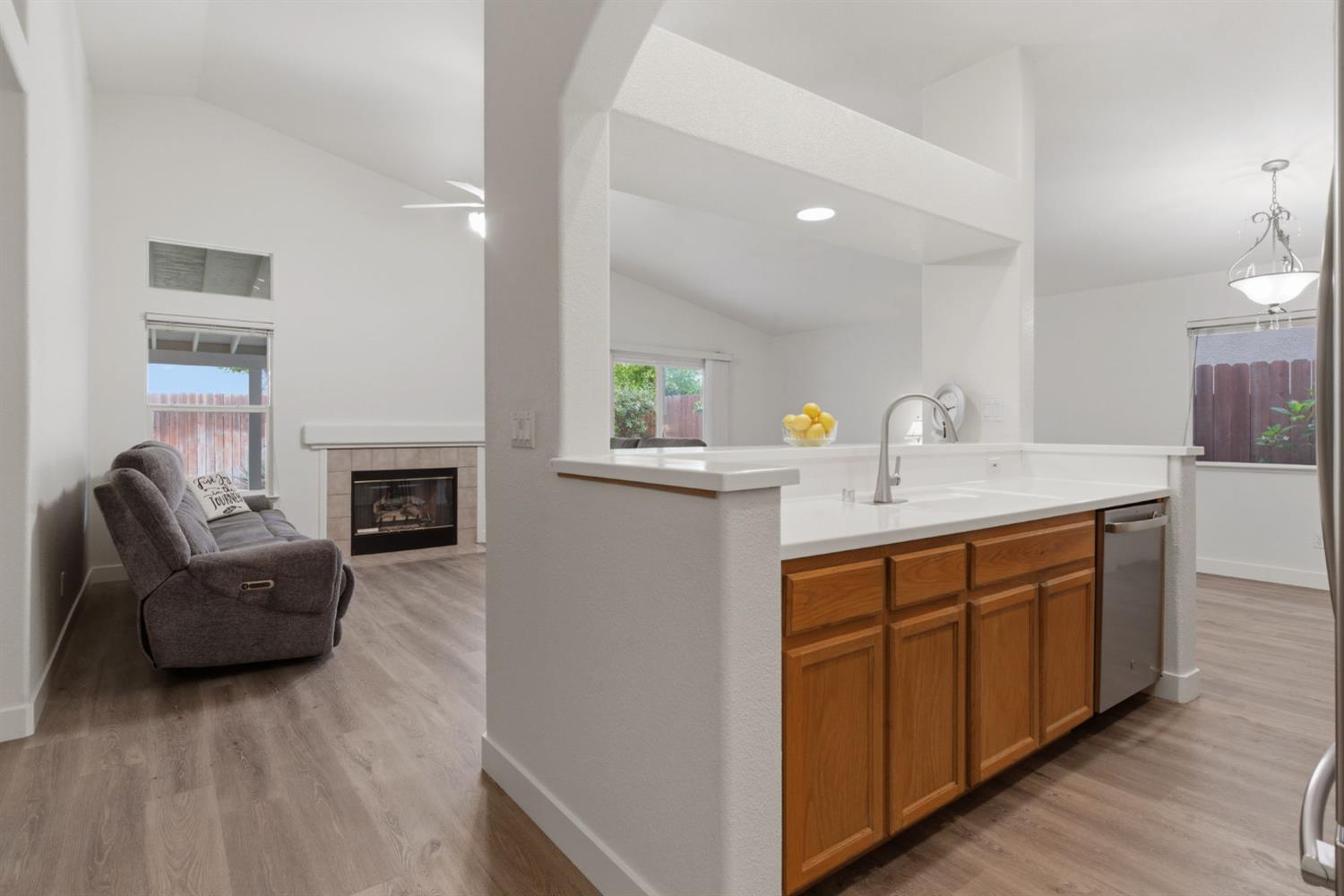 1009 Lambdin St, Manteca, CA 95336