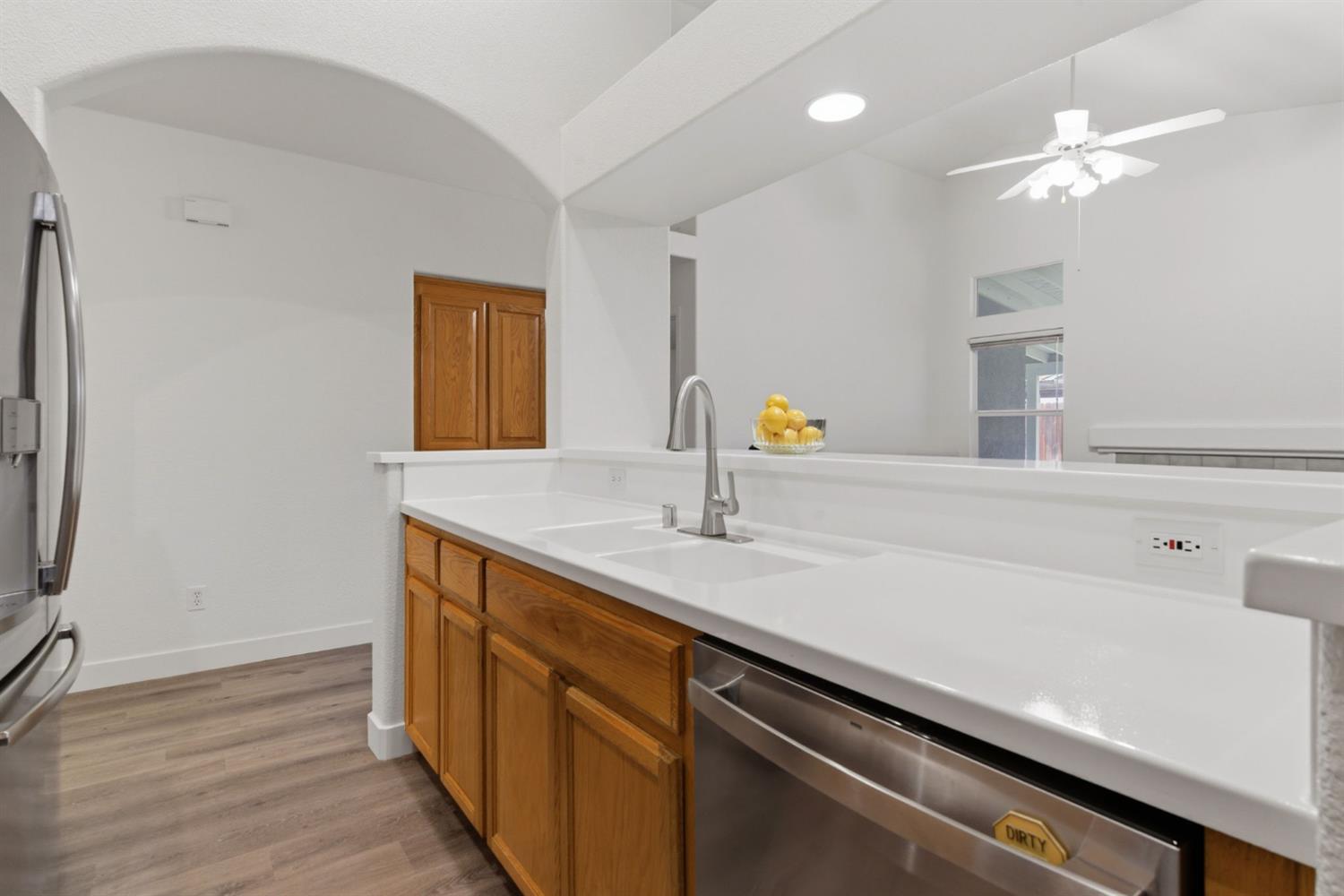 1009 Lambdin St, Manteca, CA 95336