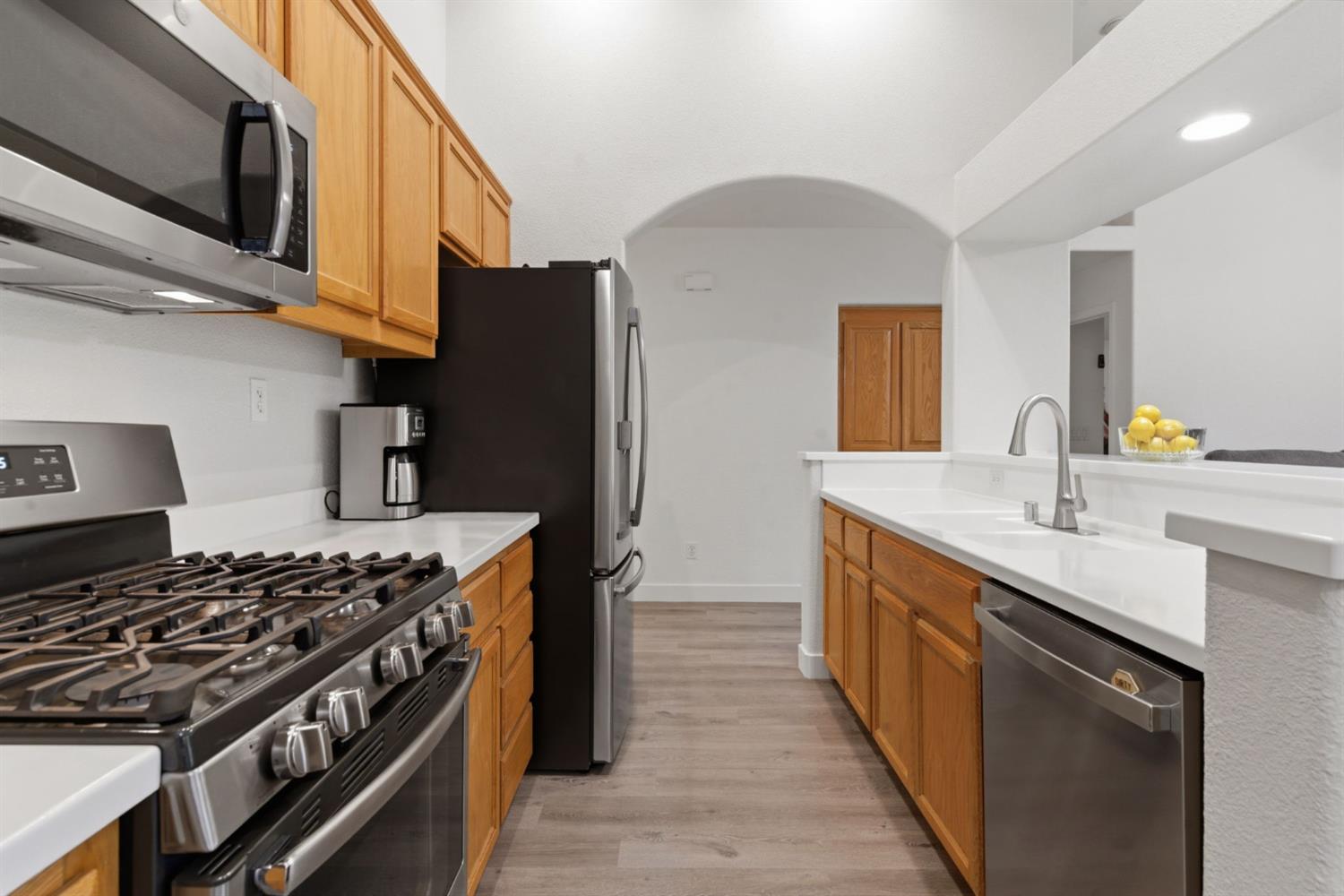 1009 Lambdin St, Manteca, CA 95336