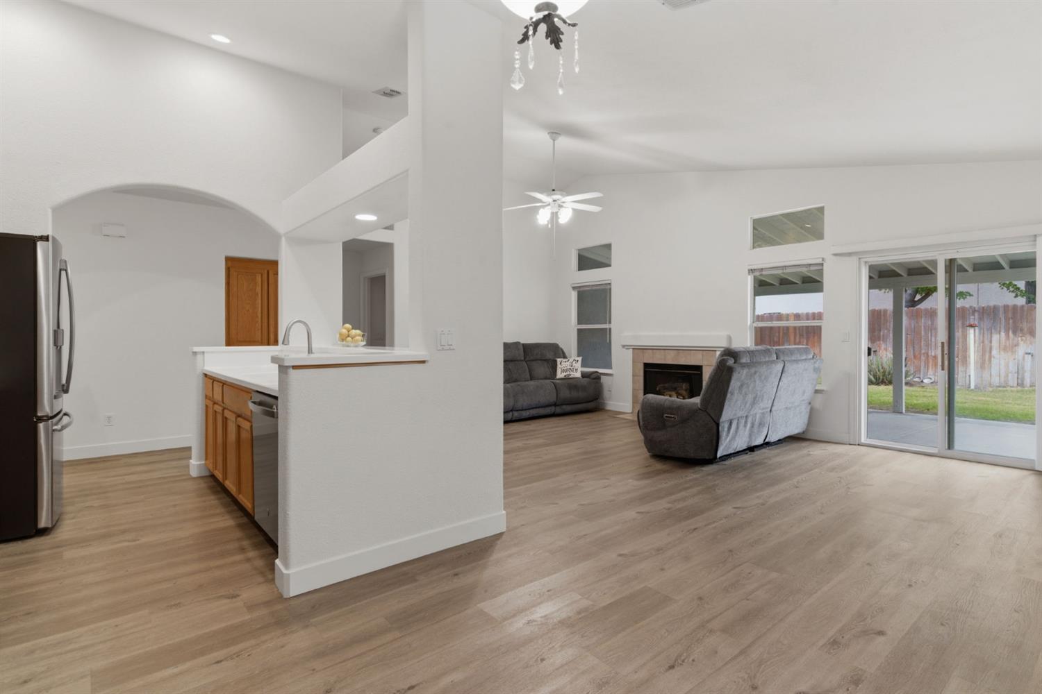 1009 Lambdin St, Manteca, CA 95336