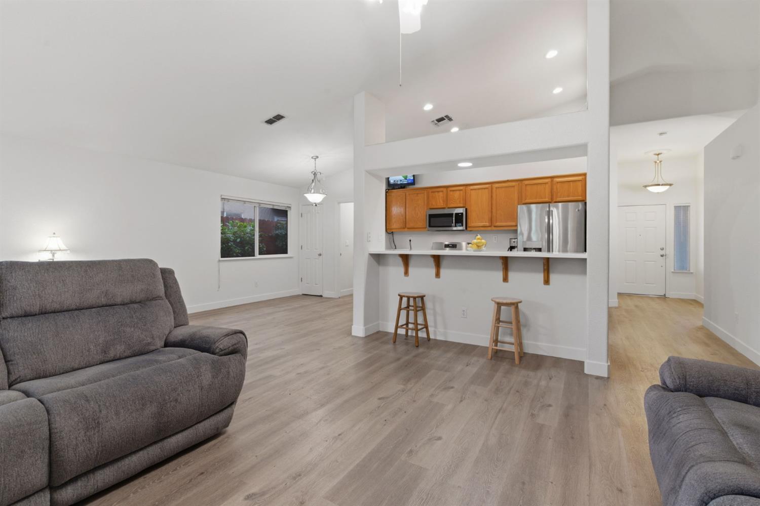 1009 Lambdin St, Manteca, CA 95336